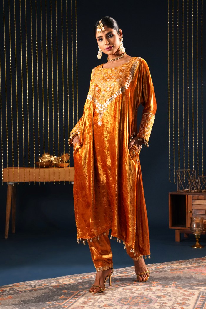 Mustard Yellow Velvet Choga Suit Set with Potli – Jashn-E-Rang